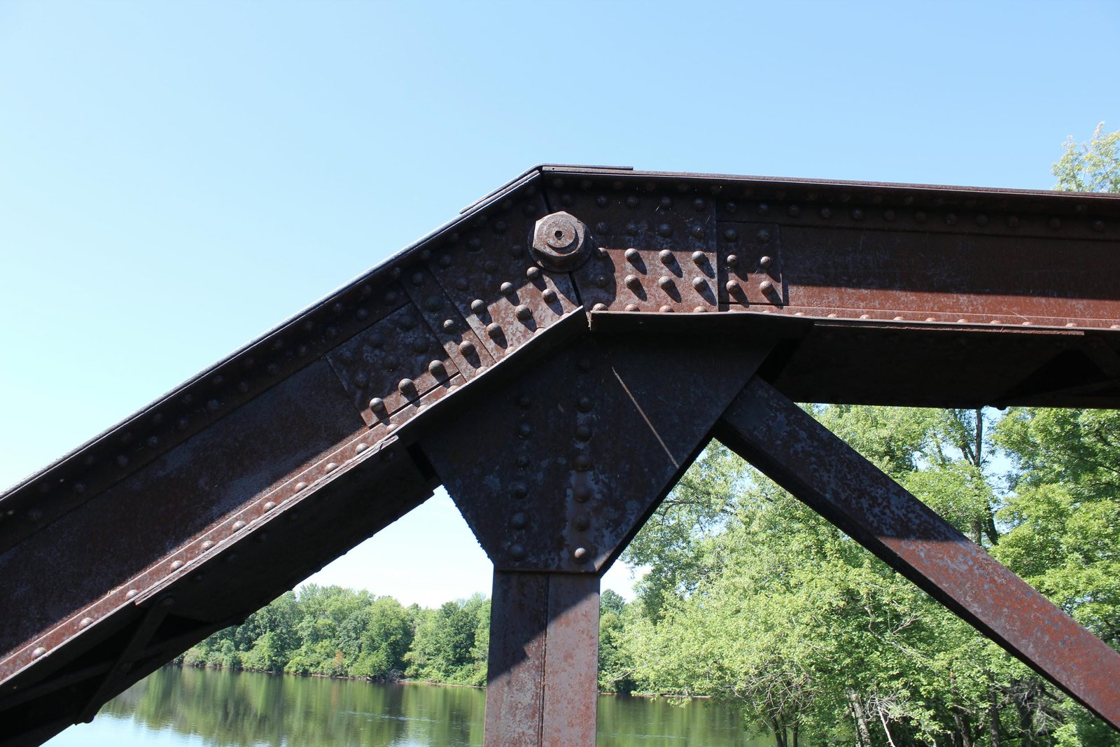 Upper angle connection